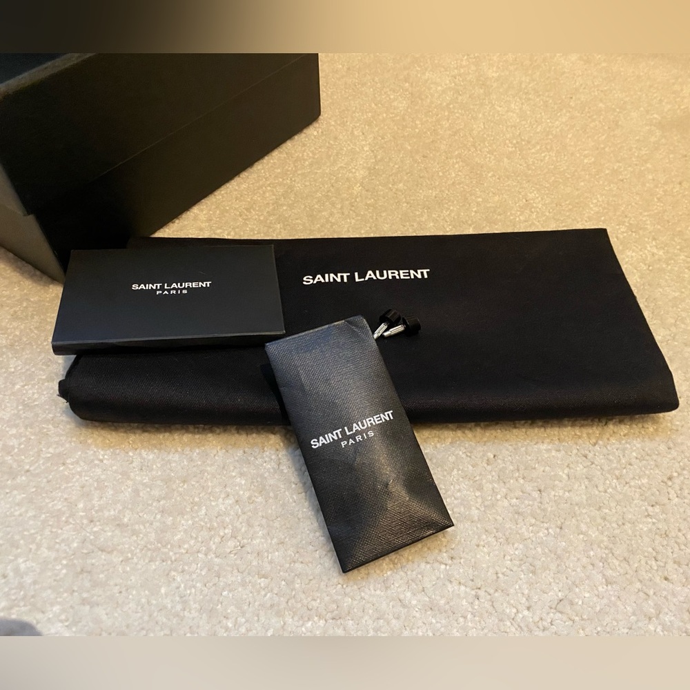 Saint Laurent Lola Pointed Toe Pump - Picture 4 of 7